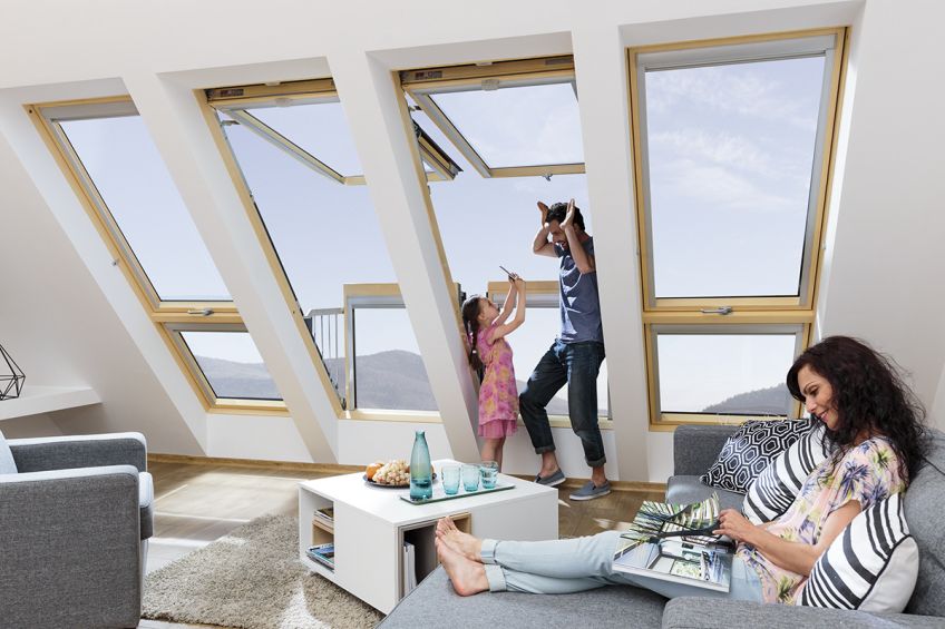 Innovative, large roof window in which the open sashes ...