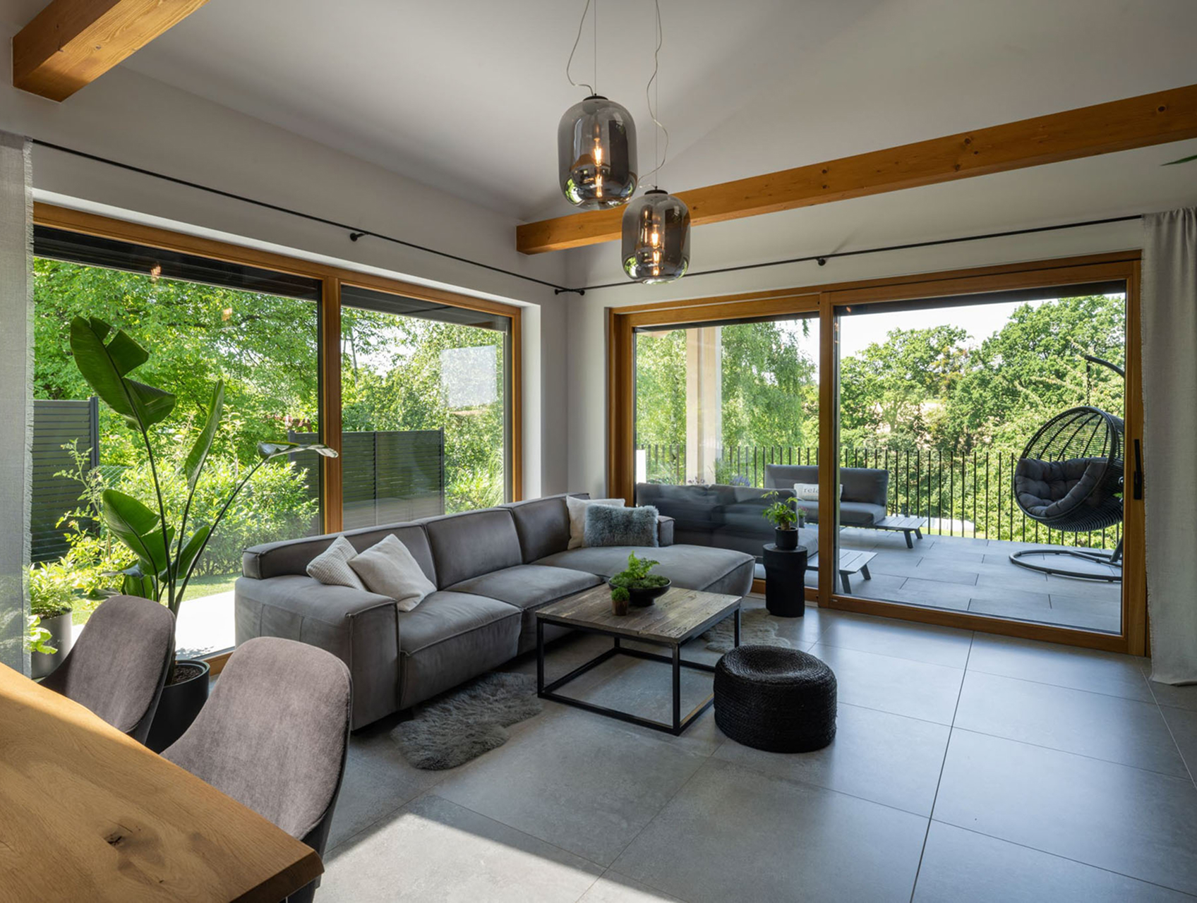 INNOVIEW Vertical Windows – when light becomes part of the interior