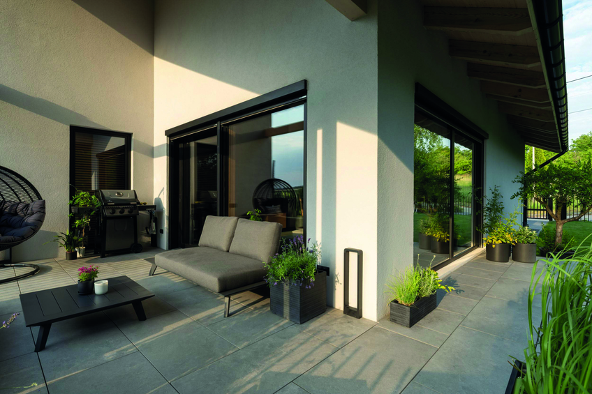 KEEP THE HEAT OUTSIDE WITH FAKRO INNOVIEW LINE VERTICAL AWNINGS