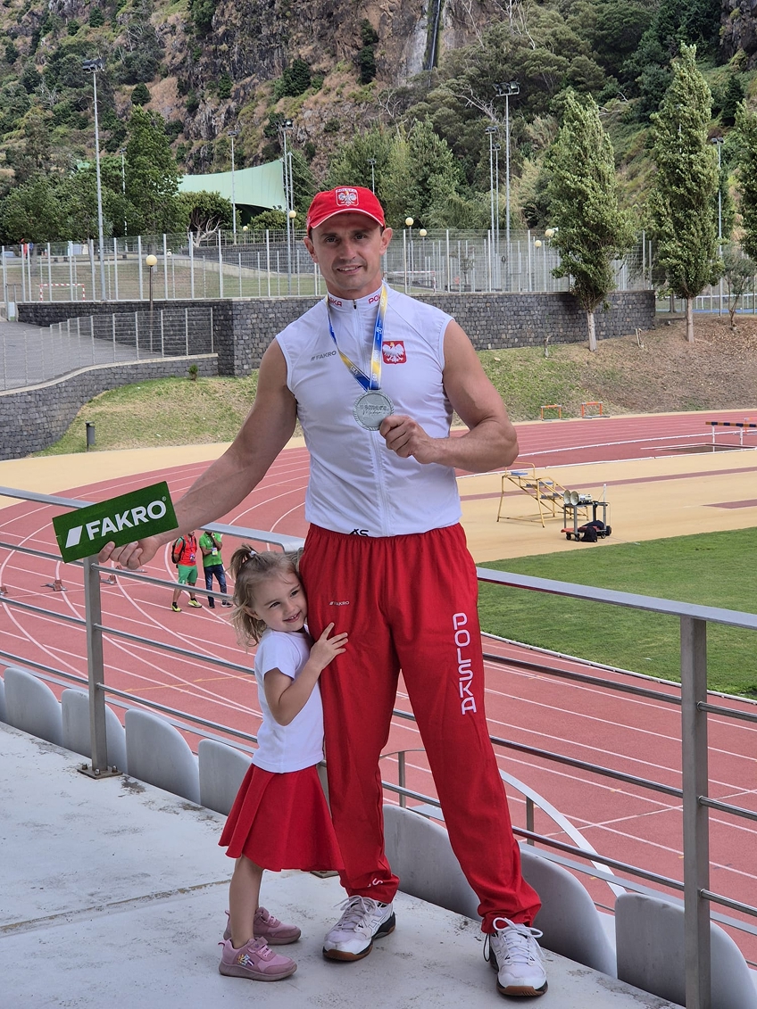 From the roof to the podium – FAKRO supports Robert Bober