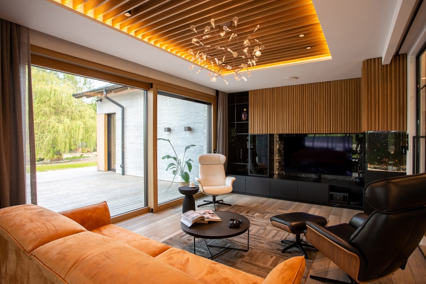 A house that breathes with greenery