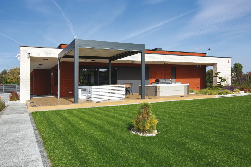 When a Construction Site Becomes a Training Room. A Case Study of the Practical Installation of FAKRO INNOVIEW Joinery