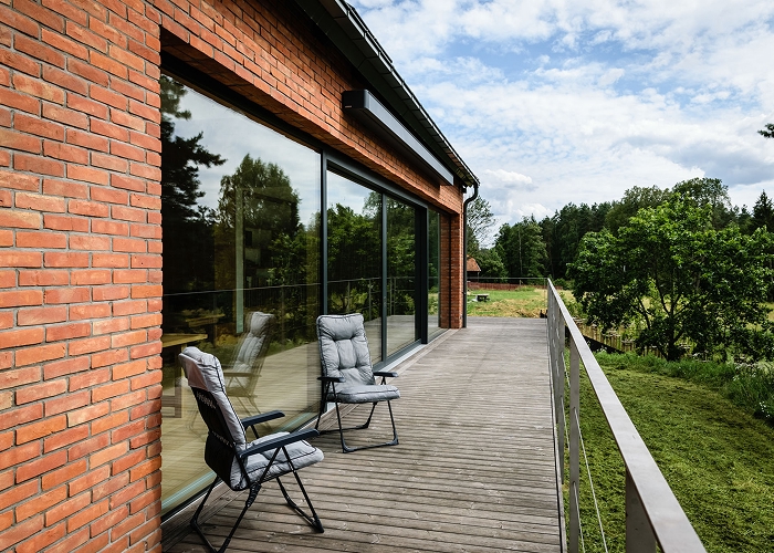 Visual integration of the house and terrace