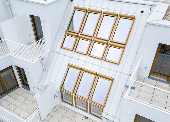 Pearl Gold as a Compositional Element