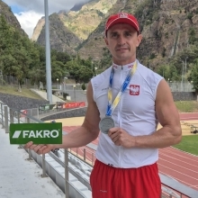 From the roof to the podium – FAKRO supports Robert Bober